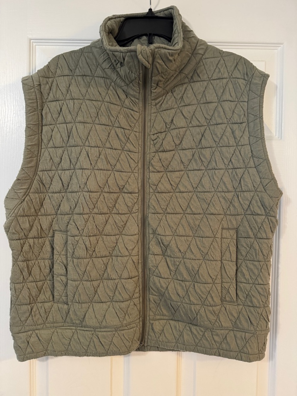 Vintage Havana Quilted Sleeveless Vest in Olive Green